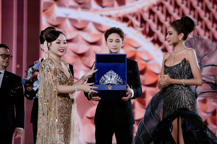 Hoa hậu Hoàng Thanh Nga ghi dấu ấn phong cách sang trọng, lộng lẫy tại chuỗi sự kiện