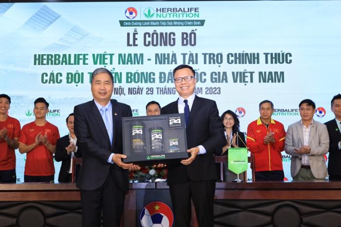 Herbalife Việt Nam là Nhà tài trợ chính thức cho các Đội tuyển Bóng đá quốc gia Việt Nam
