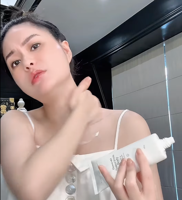 Mỹ phẩm do công ty chồng Đoàn Di Băng phân phối tiếp tục bị thu hồi