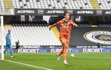 Ra sân từ ghế dự bị, Ronaldo lập cú đúp trong trận thắng 4-1