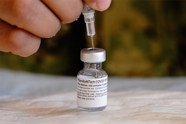 Trung Quốc mua 100 triệu liều vắc xin Covid-19 của Pfizer - BioNTech