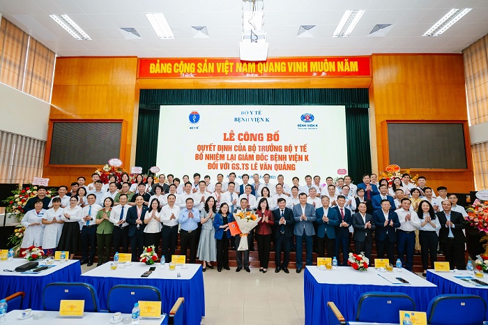 Bộ trưởng Bộ Y tế Đào Hồng Lan trao Quyết định bổ nhiệm lại Giám đốc Bệnh viện K