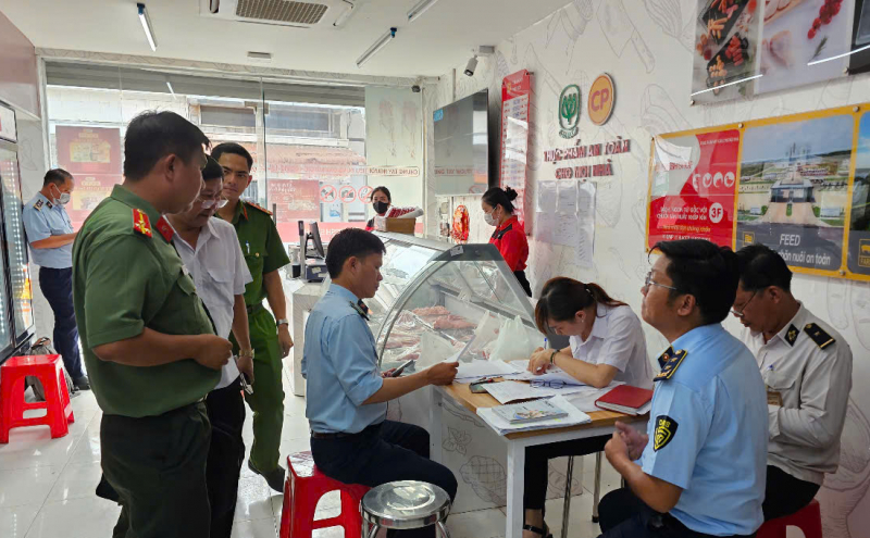 Từng bị kẻ lạ mặt chém hụt, người tố Công ty CP bán thịt heo bẩn nói gì?